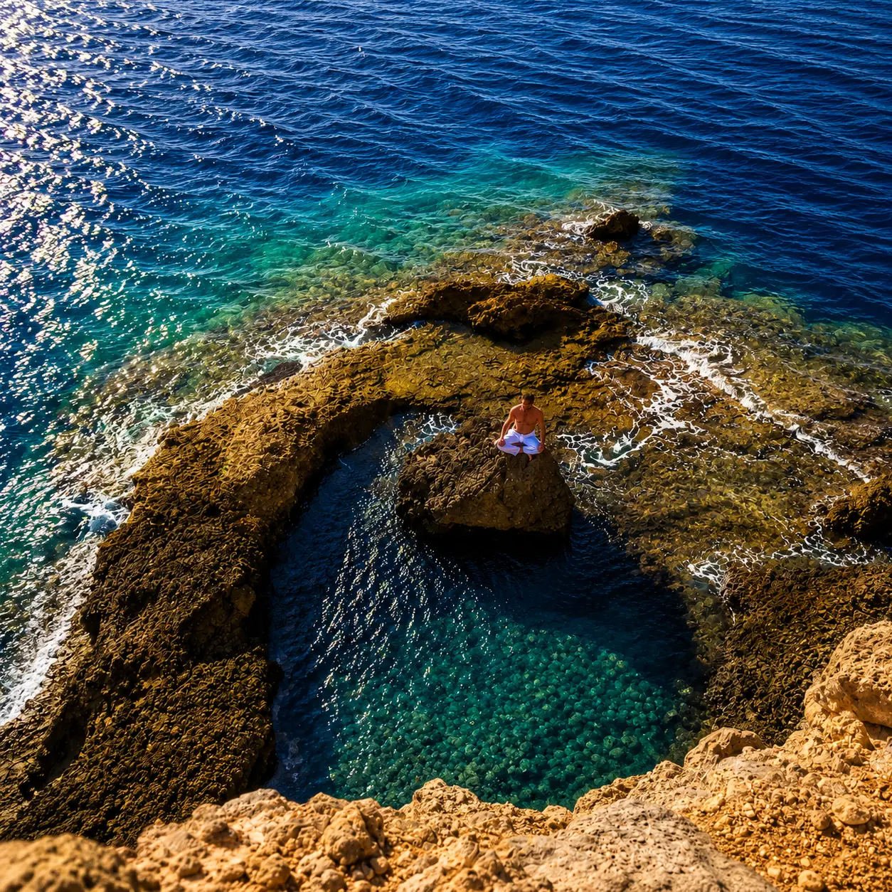 Piscine naturelle en forme de cœur à Ibiza