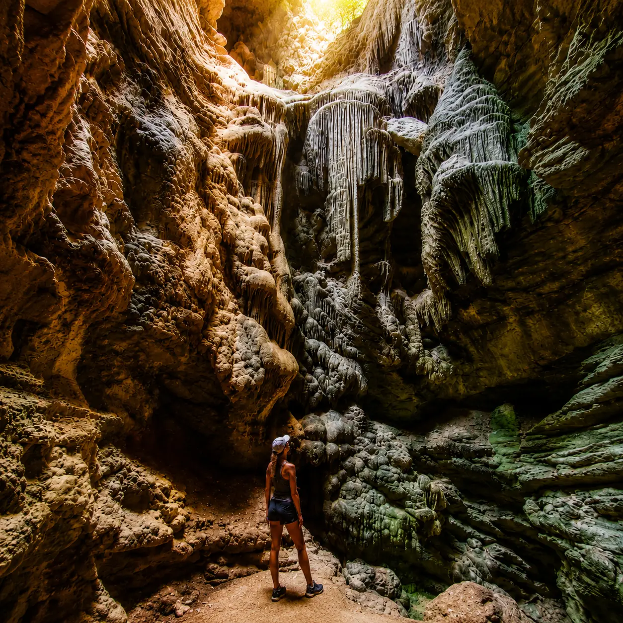 Exploration de la grotte aux Méduses à Ibiza